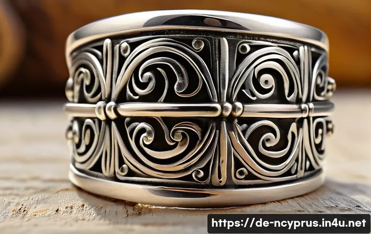 북키프로스 전통 장식품 - A close-up view of an intricately handcrafted silver ring from Northern Cyprus, showcasing delicate ...